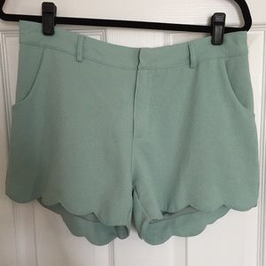 Mint scallop shorts